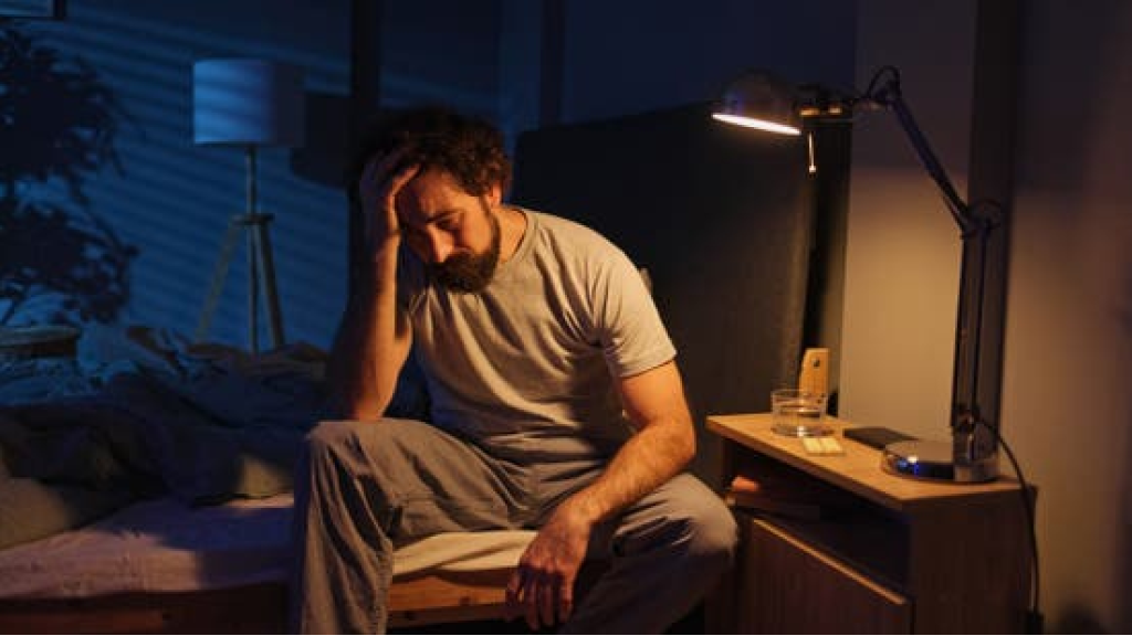 ليس الأرق.. عادة ليلية شائعة تزيد خطر أمراض القلب