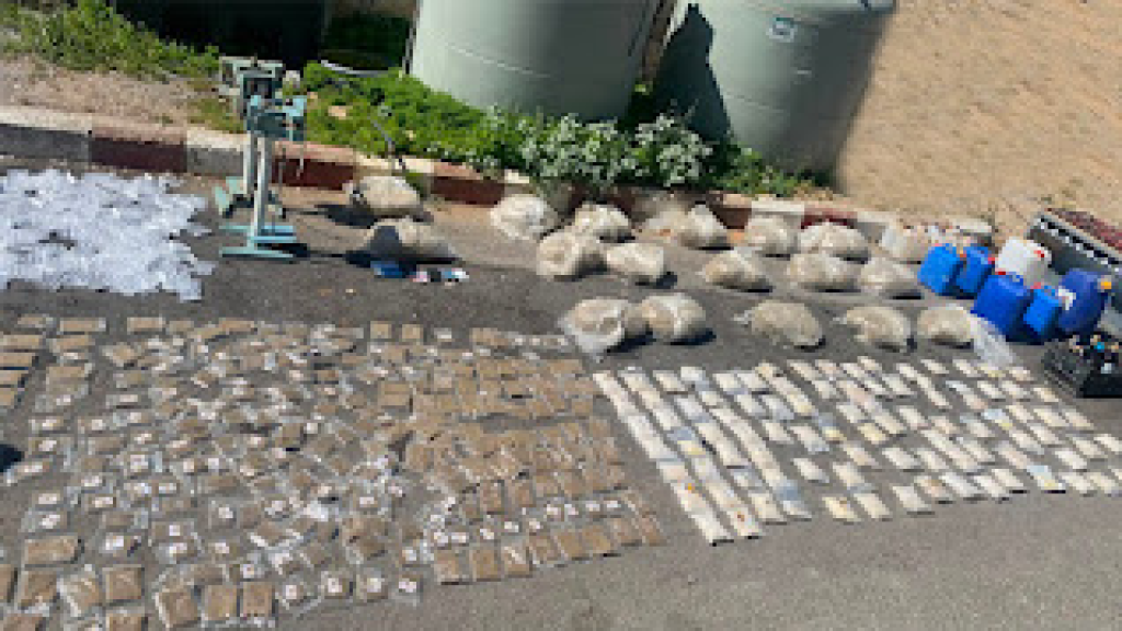 الجيش يضبط كمية كبيرة من المخدرات ومواد أولية لتصنيعها