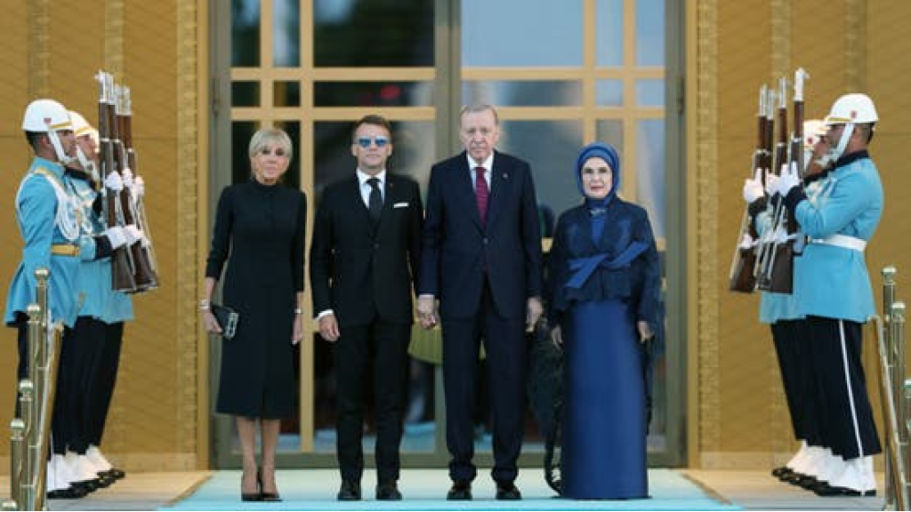 موقف محرج لماكرون مع زوجة أردوغان.. ليست المرة الأولى