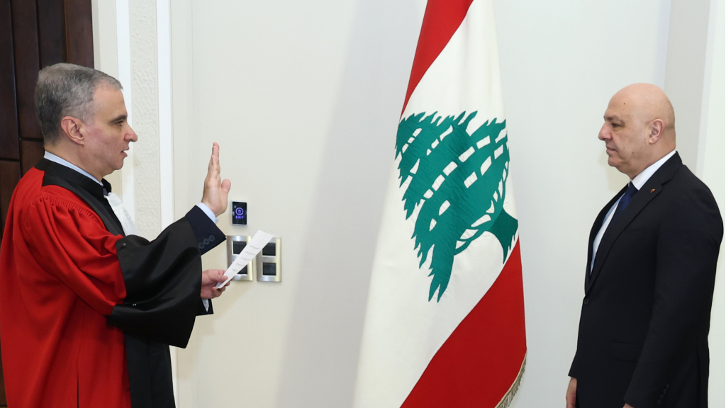 منيمنة يقسم اليمين القانونية أمام عون