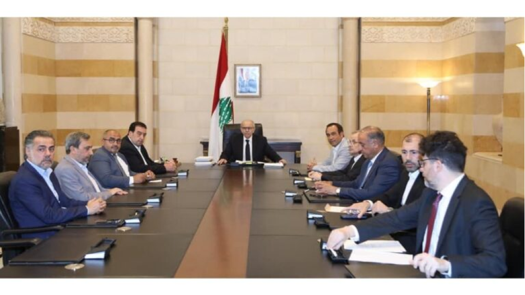 رئيس الحكومة عرض مع 8 نواب التطورات المتعلقة باقتراح قانون العفو