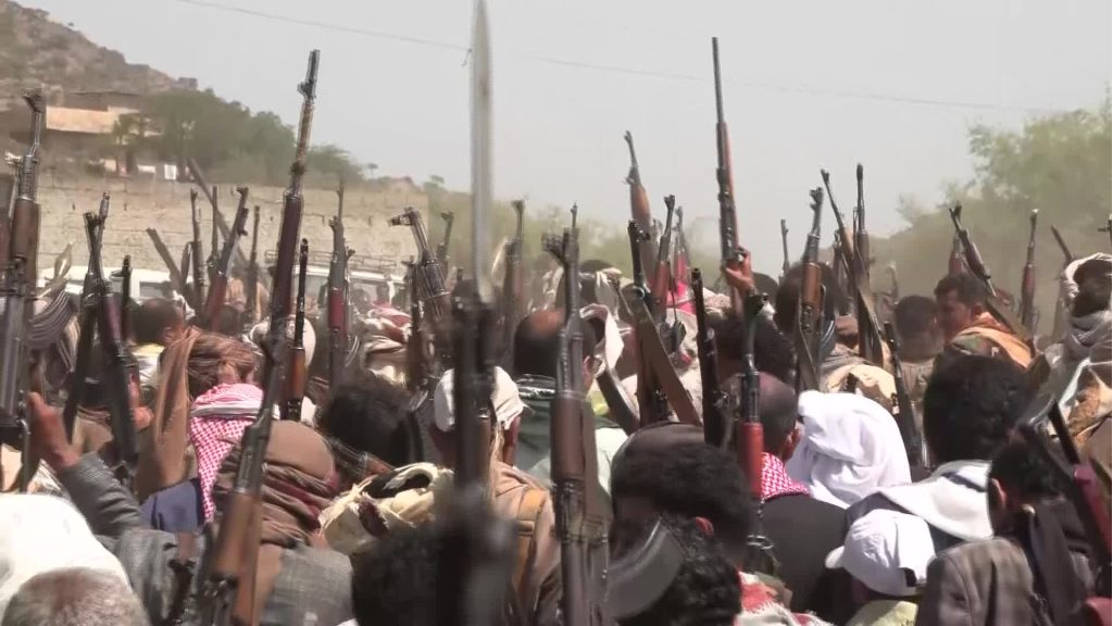 دعوات لمسيرات ولقاءات قبلية في عدد من المحافظات اليمنية رفضاً لاستهداف مطار صنعاء