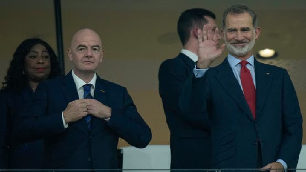 ملك إسبانيا يحضر نهائي كأس العالم برفقة عائلته