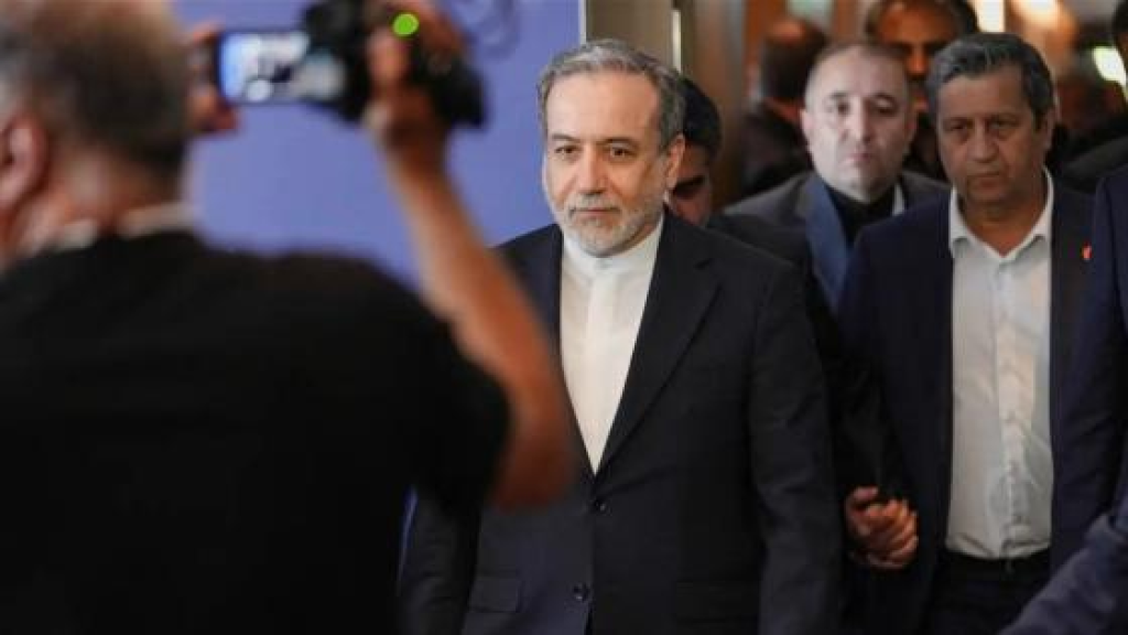 إيران تنفي مغادرة وفد التفاوض البلاد وتتهم التقارير المتداولة بالتضليل