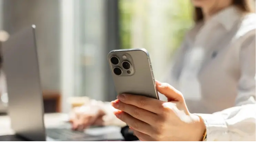 صوركِ ليست بمنأى… فوضى رقمية بلا ضوابط وثغرات تهدد الأمن المجتمعي