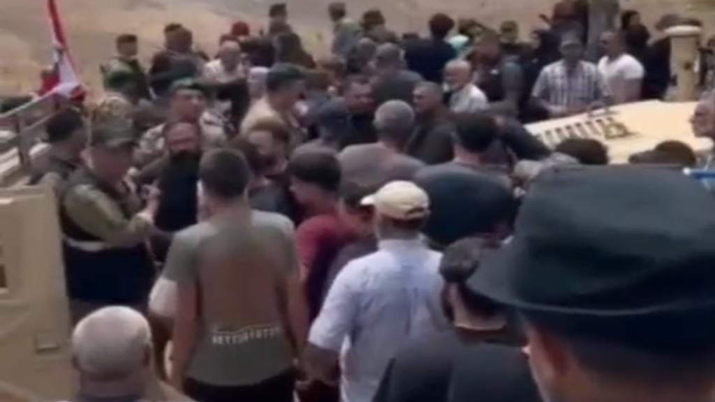 هيكل يتفقد الضباط والعناصر في زوطر الغربية ويستمع لشكاوى الأهالي
