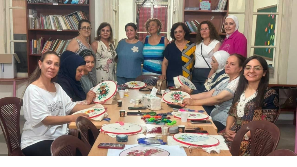  رئيسة 