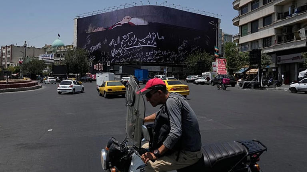 حاخام إيراني يشعل الجدل ويهدد ترامب ونتنياهو: قتـ.ـلة خامنئي يجب أن يُقتـ.ـلوا