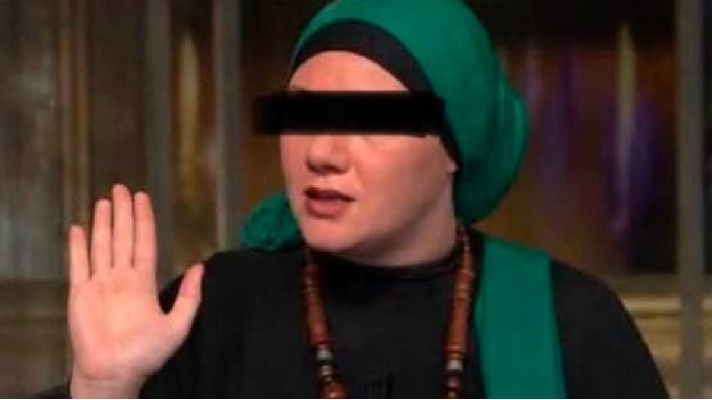 انفصام وهستيريا.. أطباء يفسرون سبب قتل محامية لوالدتها وتقطيع جثتها