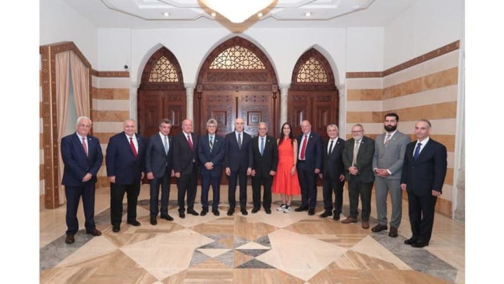 الحجار أمام وفد الجامعة اللبنانية الثقافية في العالم: المغتربون ركيزة أساسية في نهوض لبنان وحقهم بالاقتراع دستوري