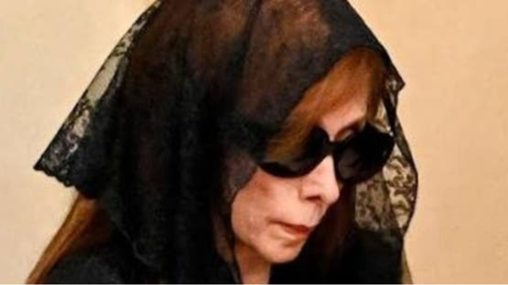فيروز في إطلالة حزينة.. ريما الرحباني تنشر أحدث صورة لوالدتها