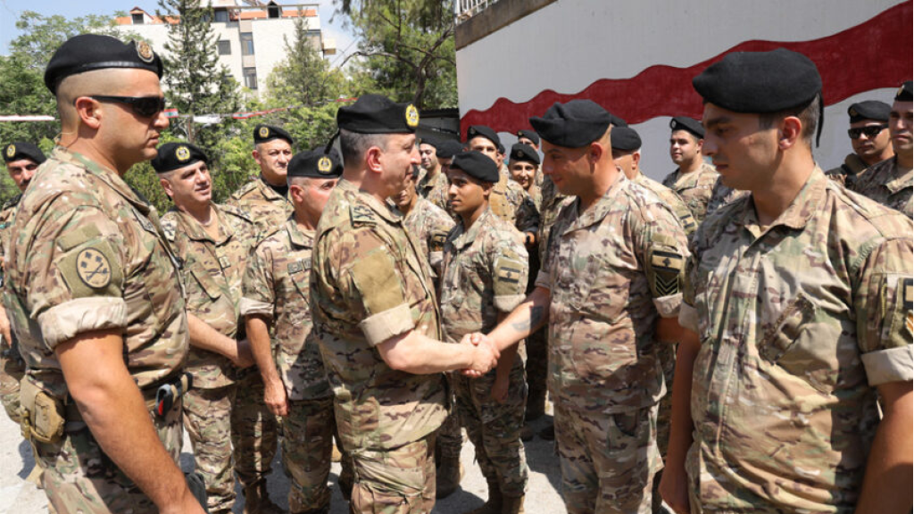 قائد الجيش متفقدًا وحدات عسكرية منتشرة في بيروت
