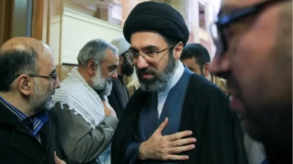صحيفة إيرانية تفسر أسباب عدم نشر أي تسجيل صوتي لمجتبى خامنئي