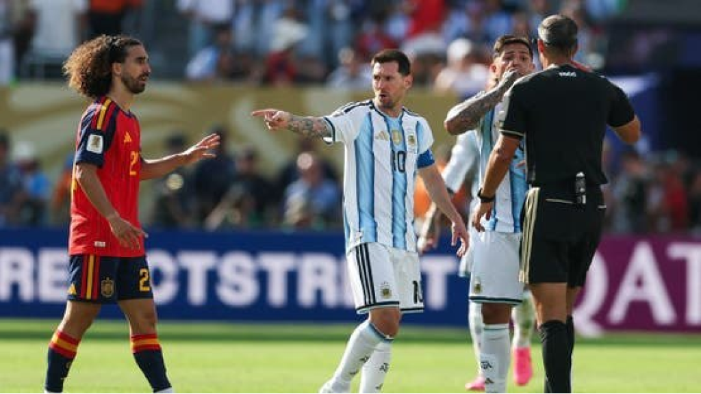 ميسي يتبرع لإسبانيا بـ80 ألف يورو