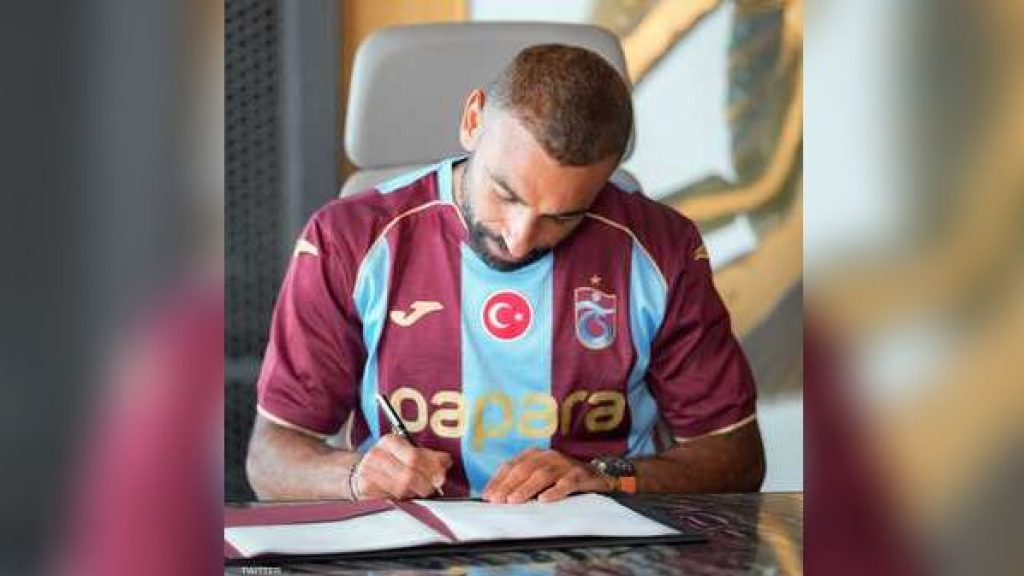 رسميا.. محمد صلاح يوقع عقدا لمدة عامين مع طرابزون سبور