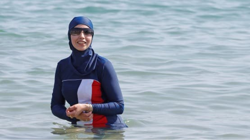 محكمة فرنسية تلغي حظر البوركيني على أحد شواطئ كوت دازور