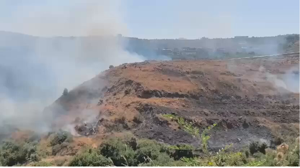 طوافات الجيش اللبناني تشارك في عمليات إخماد حرائق الأحراج في البقاع الغربي وكفرحونة وتومات نيحا