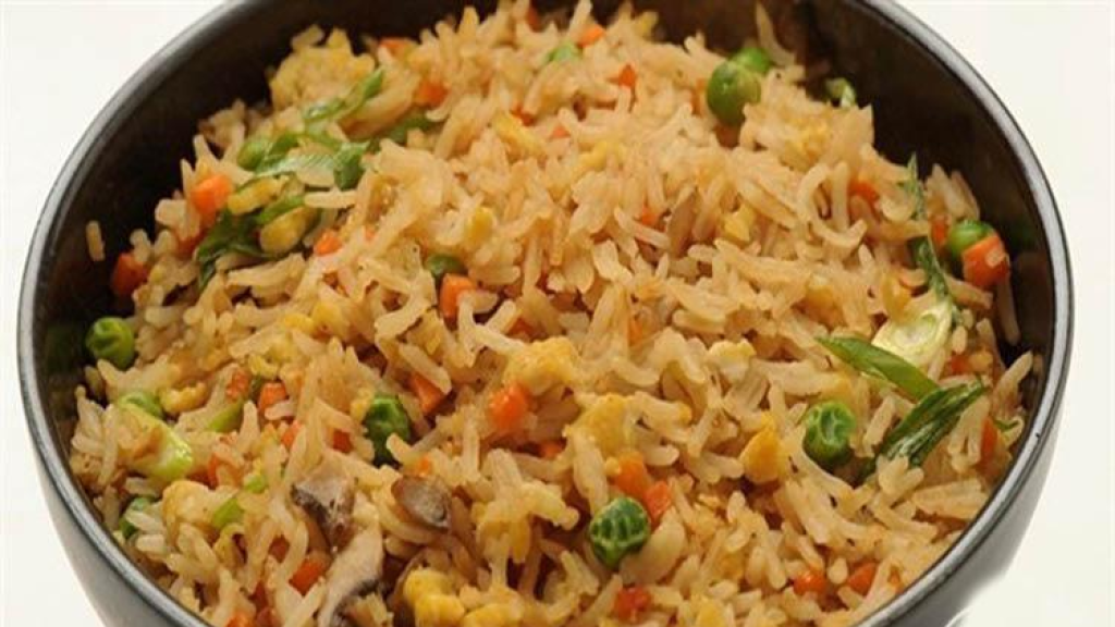 مفيد ولذيذ.. طريقة عمل الأرز بالخضار