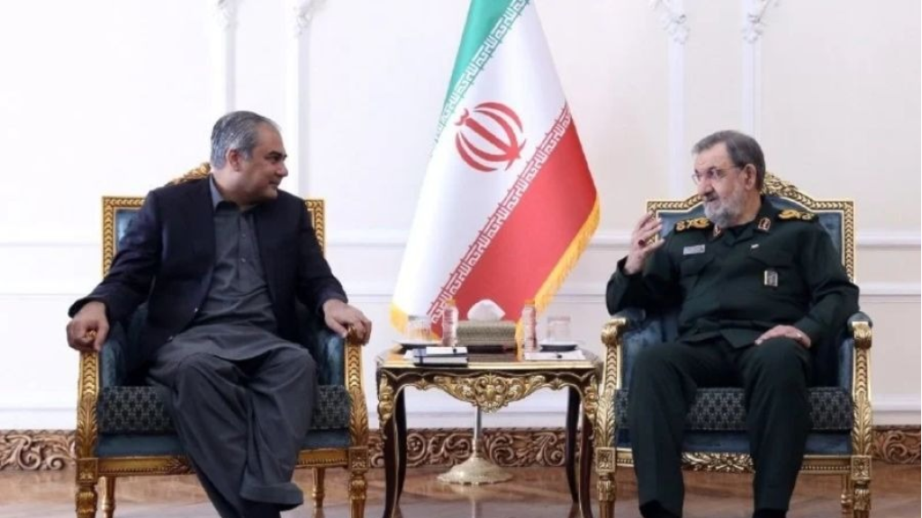 اللواء رضائي: إيران وباكستان حليفتان وسند إستراتيجي لبعضهما