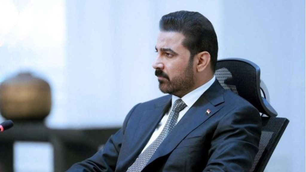 العراق: الزيدي يوجّه بتشريع قانون لحصر السلاح ولا يريد إنهاء “الحشد