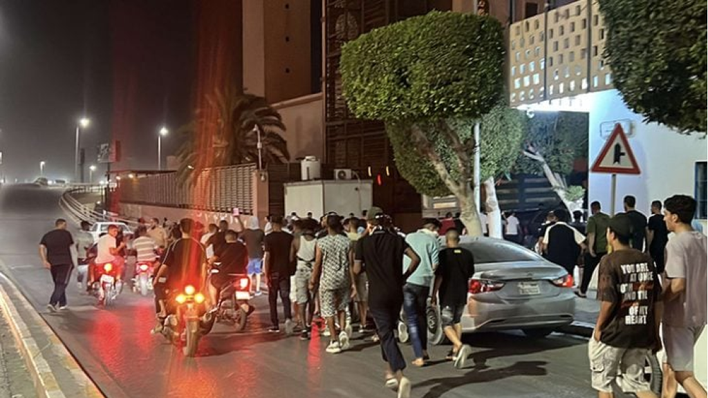 ليبيا: توسع روسي في 6 قواعد جوية وتحركات أمريكية لتوحيد المؤسسات وسط استمرار توترات الزاوية