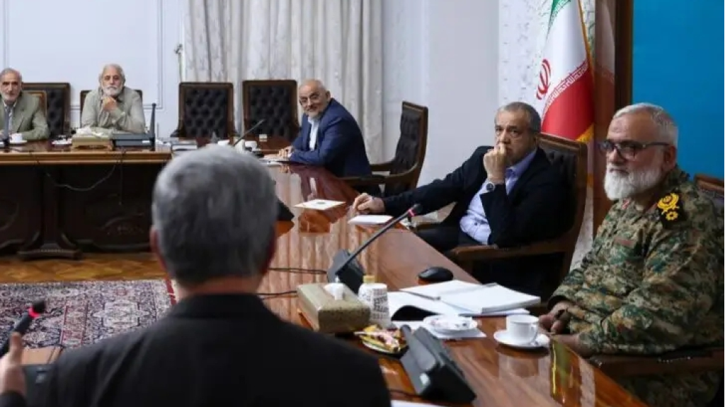 بزشكيان: العمل الجهادي ونهج التعبئة السبيل لتجاوز تحديات إيران