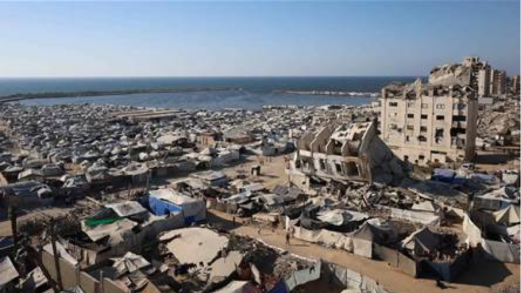الجيش الإسرائيلي يعلن استهداف قادة من حماس في قصف على غزة