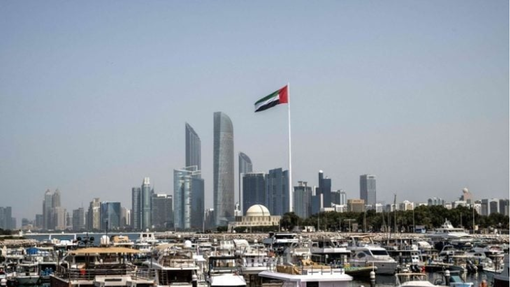 الإمارات: وقف جميع الأنشطة التجارية والمعاملات المالية مع إيران