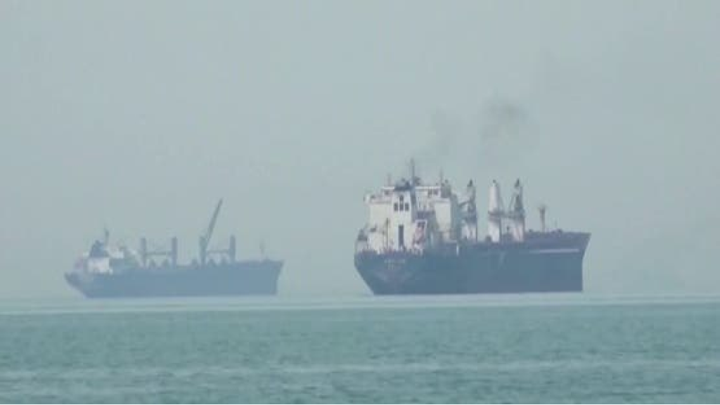 إعلام إيراني: السيطرة على ناقلة نفط إماراتية واقتيادها إلى بندر عباس