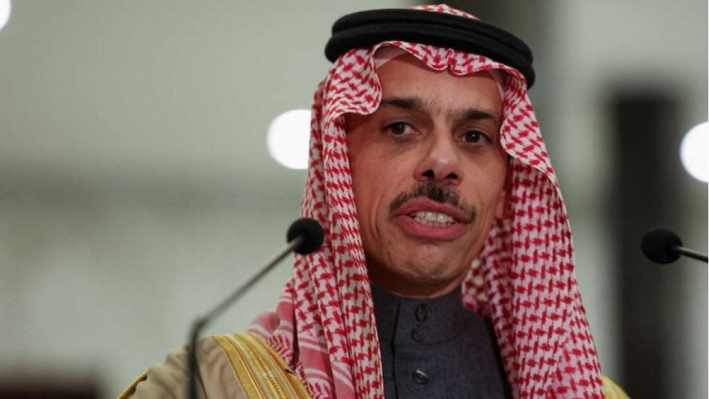 وزير الخارجية السعودي يشدد على أهمية حماية حرية الملاحة في الممرات الدولية