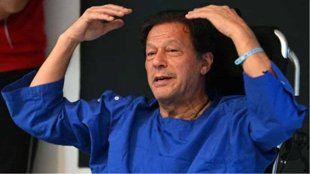 رئيس الوزراء الباكستاني السابق عمران خان أعيدَ إلى السجن بعد إجرائه فحوصًا طبية في المستشفى