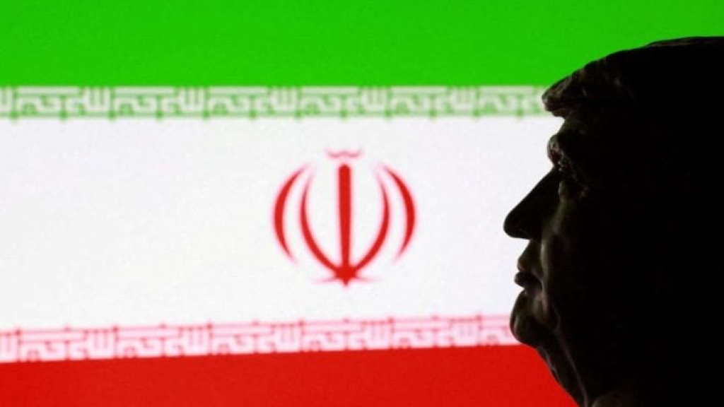 إيران تتوعد برد “مدمر” بعد تهديد أمريكا بفرض “أقسى عقوبات في التاريخ”
