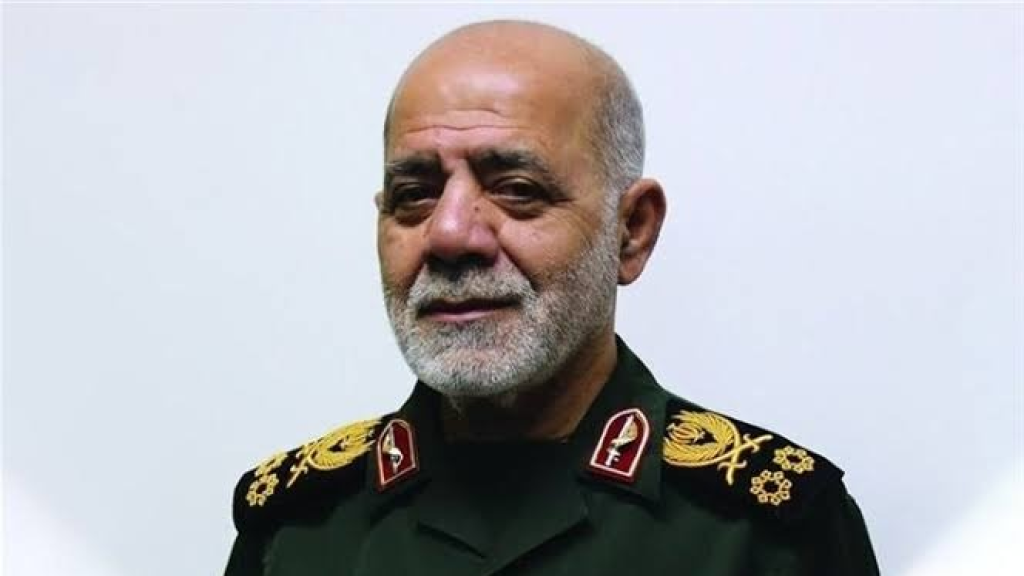 رئيس أركان القوات المسلحة الإيرانية يتفقّد منشأة صواريخ باليستية تحت الأرض