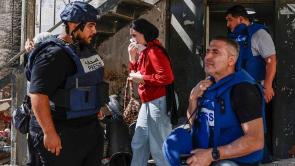 مستوطنون يهاجمون صحافيين في الضفة الغربية المحتلة