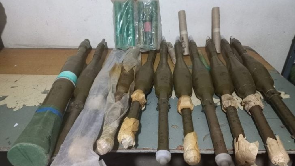 الجيش اللبناني يعتقل سوريا حاول تهريب قذائف صاروخية عبر الحدود