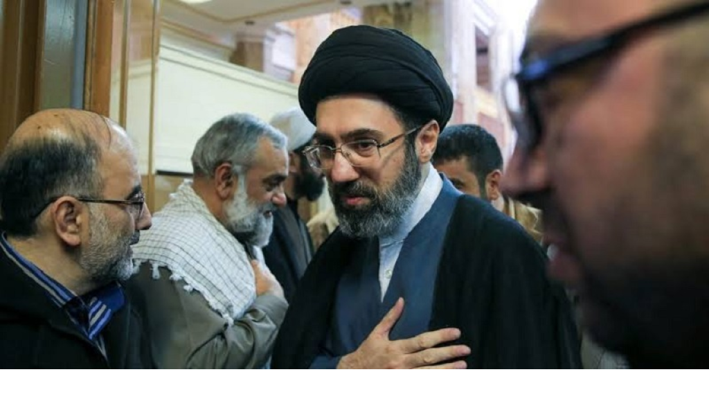 المرشد الأعلى مجتبى خامنئي يدعو حكام الخليج إلى معرفة 
