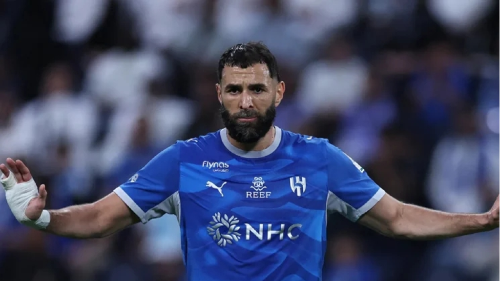 كريم بنزيما.. فسخ العقد مع نادي الهلال يفتح باب الاعتزال أو الانتقال إلى نادٍ سعودي آخر