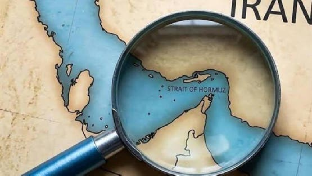 خارك ولارك.. جزيرتان صغيرتان بقلب معادلة النفط ومضيق هرمز