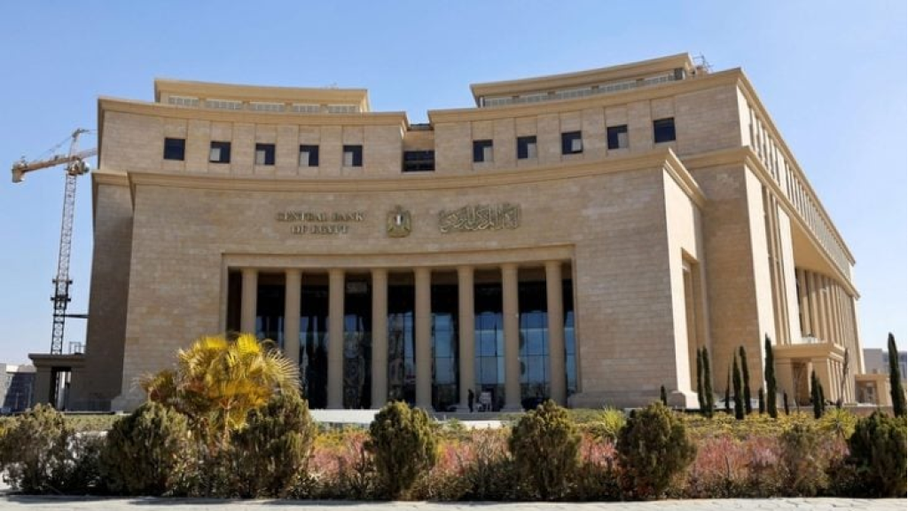 تنسيق إماراتي مصري من أجل “عمل طبيعي” لفروع بنك مصر المستهدفة بعقوبات أمريكية