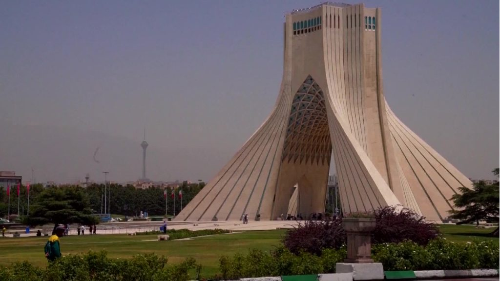 وزير الخزانة الأميركي يعترف: الصين لا تزال مشترية للنفط الإيراني