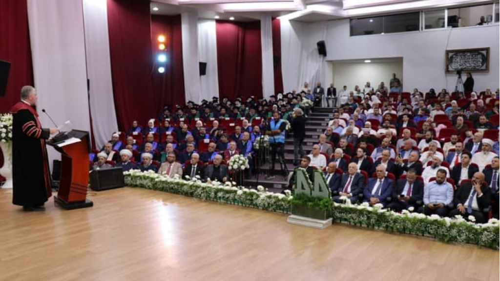 جامعة طرابلس تحتفل بتخريج طلابها وتمنح دكتوراه فخرية لمفتي الجمهورية السورية