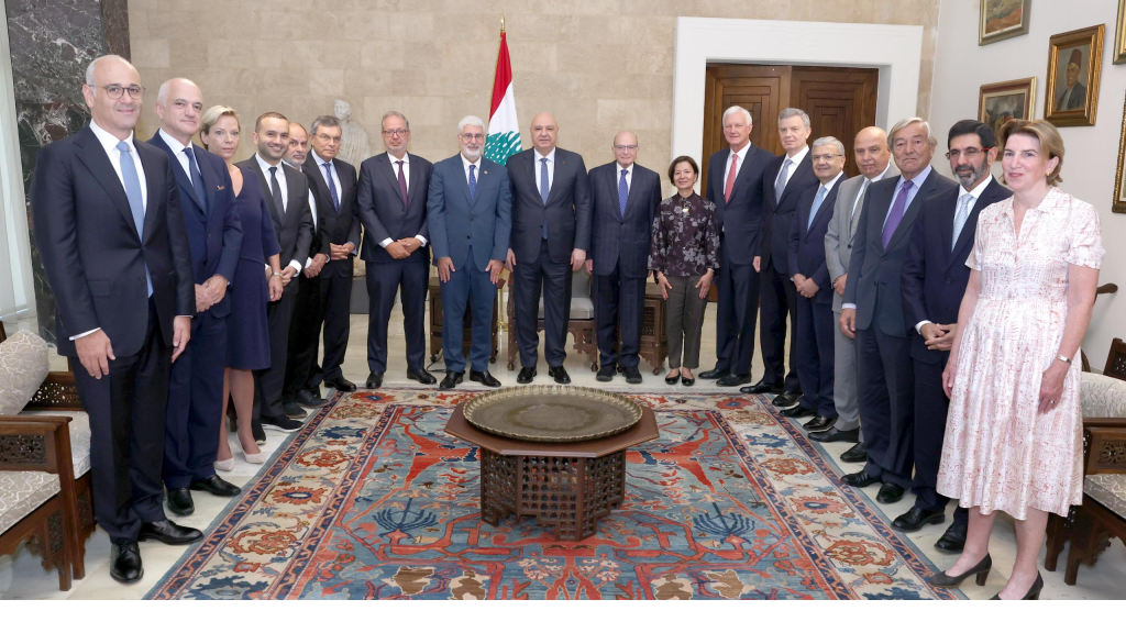 الرئيس عون لرئيس الجامعة الاميركية: الاستثمار في الإنسان والعلم يميّز لبنان