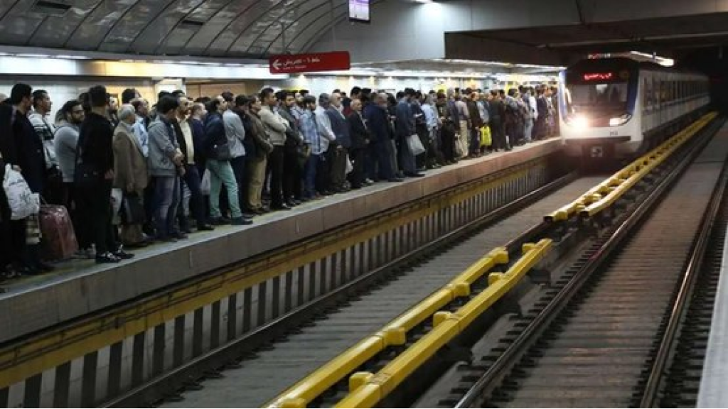 طهران تجهز محطات المترو كملاجئ للمدنيين من الغارات