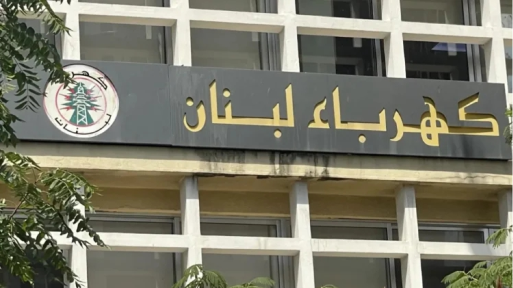 باخرة الفيول تبدأ تفريغ حمولتها