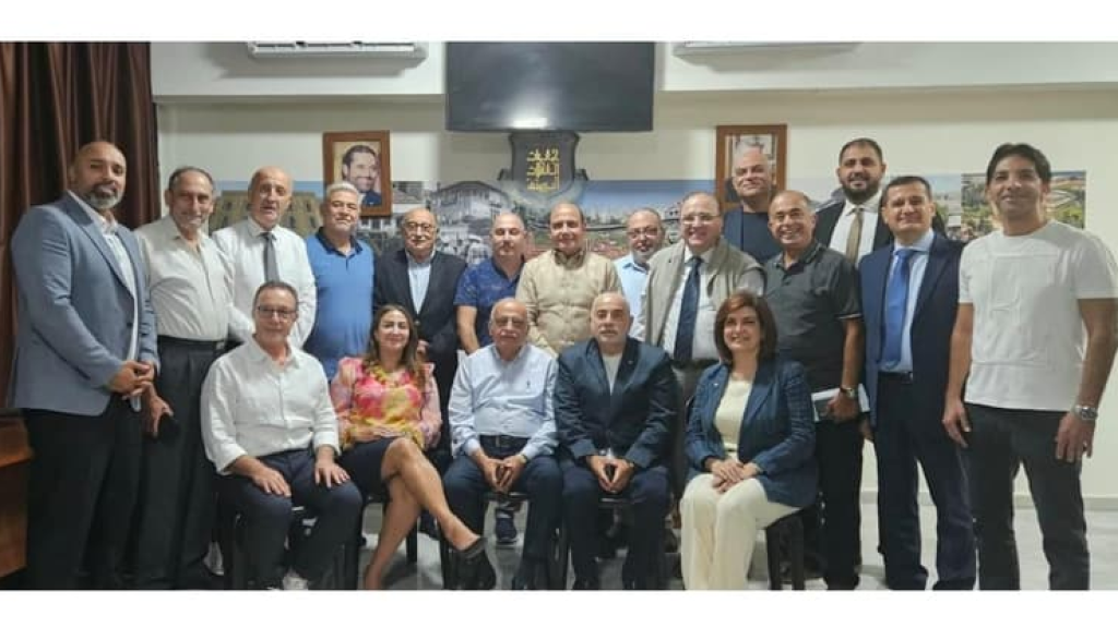 تسليم وتسلم في مقرّ اتحاد جمعيّات العائلات البيروتيّة بين الهيئتين الإداريّتين السابقة والمنتخبة