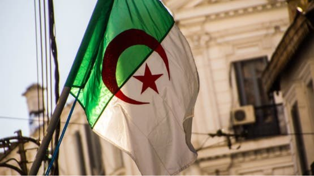 الجزائر تقطع علاقاتها بالإمارات عقب 