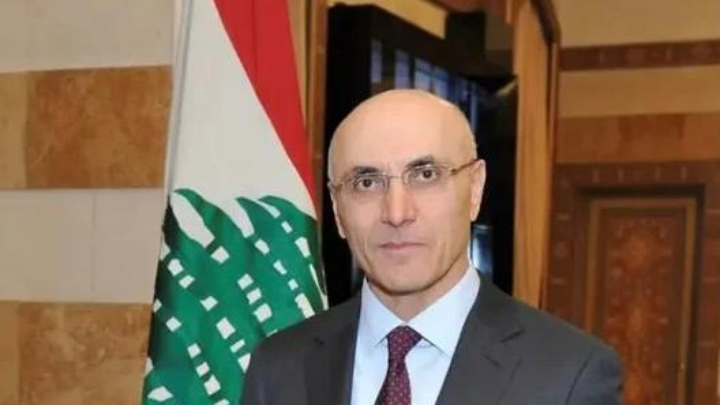 الحجار غادر إلى إسلام آباد تلبية لدعوة من نظيرة الباكستاني