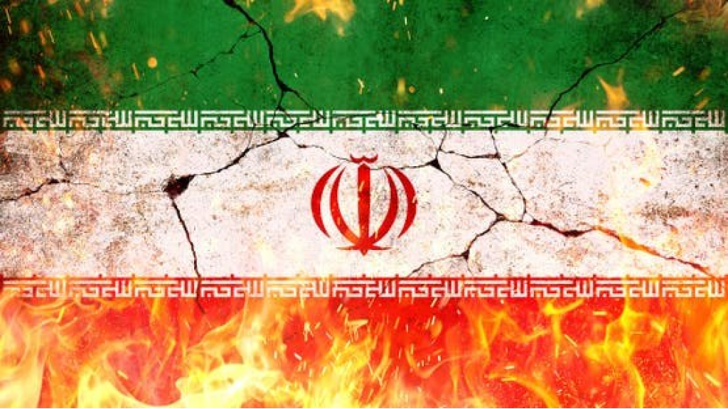 صراع يمزق القيادة الإيرانية.. بزشكيان غير متأكد من وجود مجتبى
