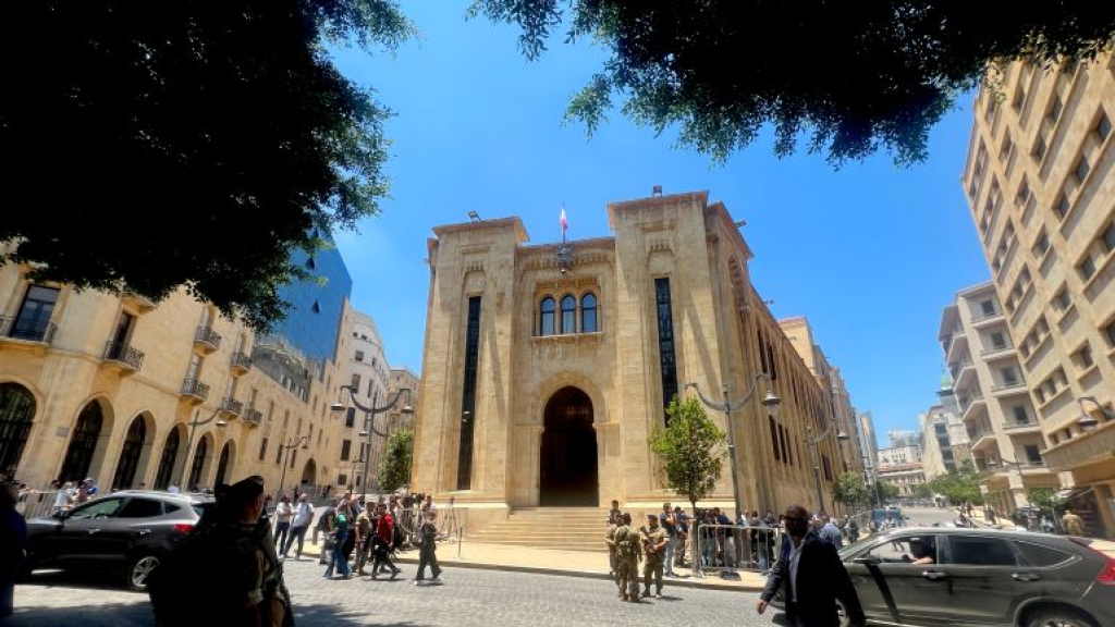 مدعي عام التمييز عقد اجتماعا لتحديد خطوات تنفيذ قانون العفو وخفض العقوبات وغادر الى القاهرة