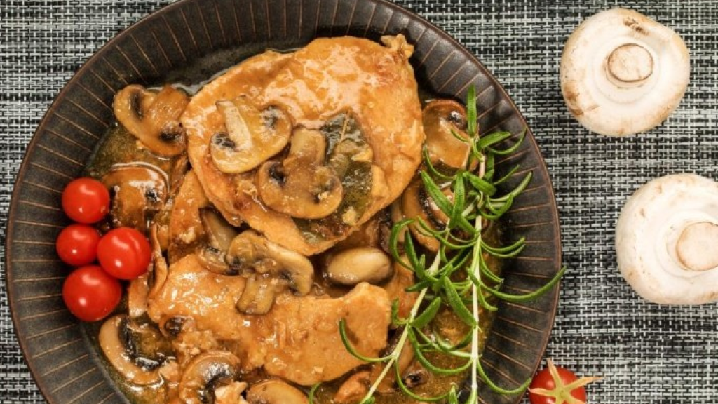 ستيك دجاج بصلصة الفطر